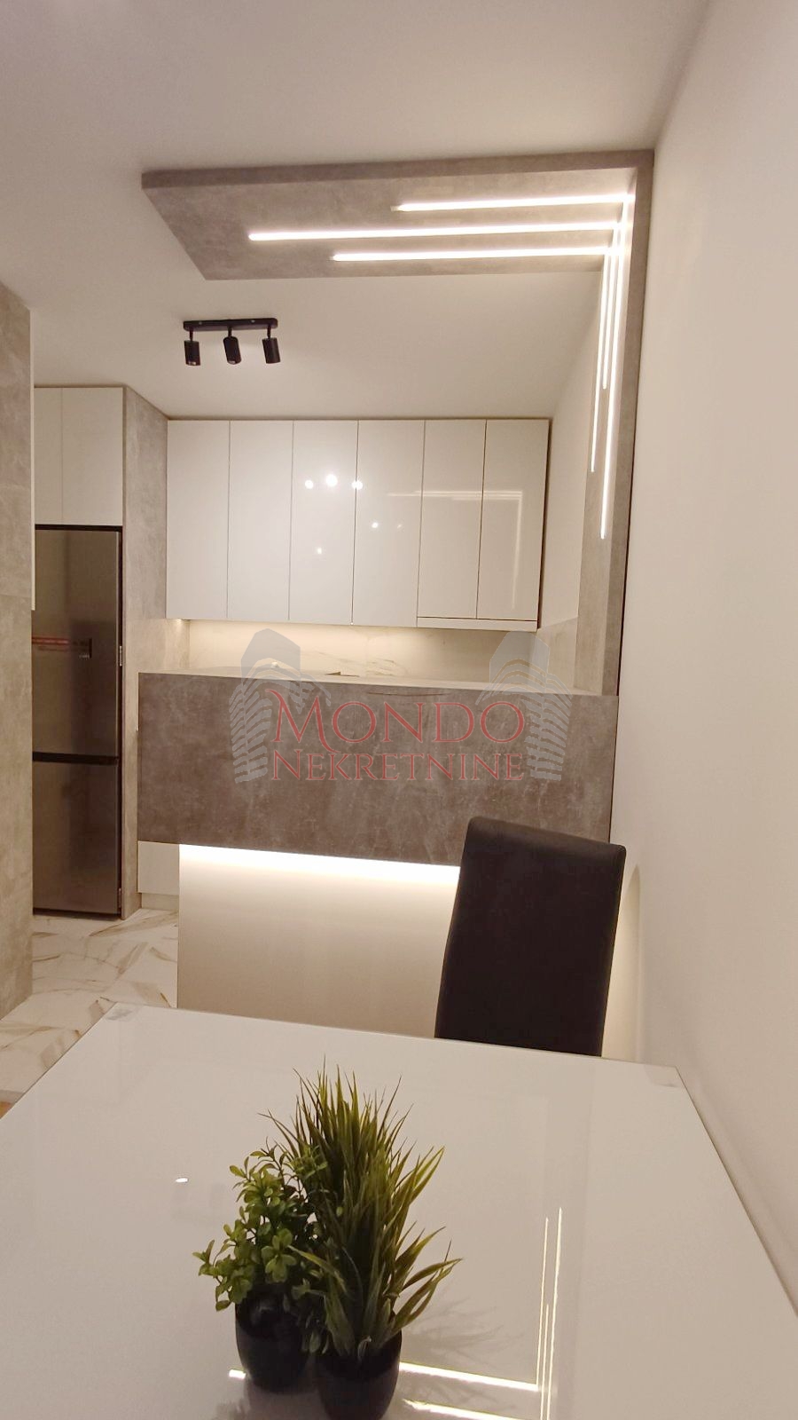 Jednoiposban stan u novoj zgradi preko puta parka Cair, garaza 5