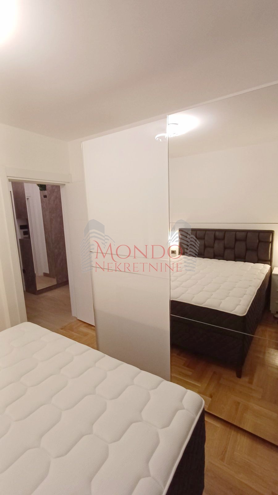 Jednoiposban stan u novoj zgradi preko puta parka Cair, garaza 9