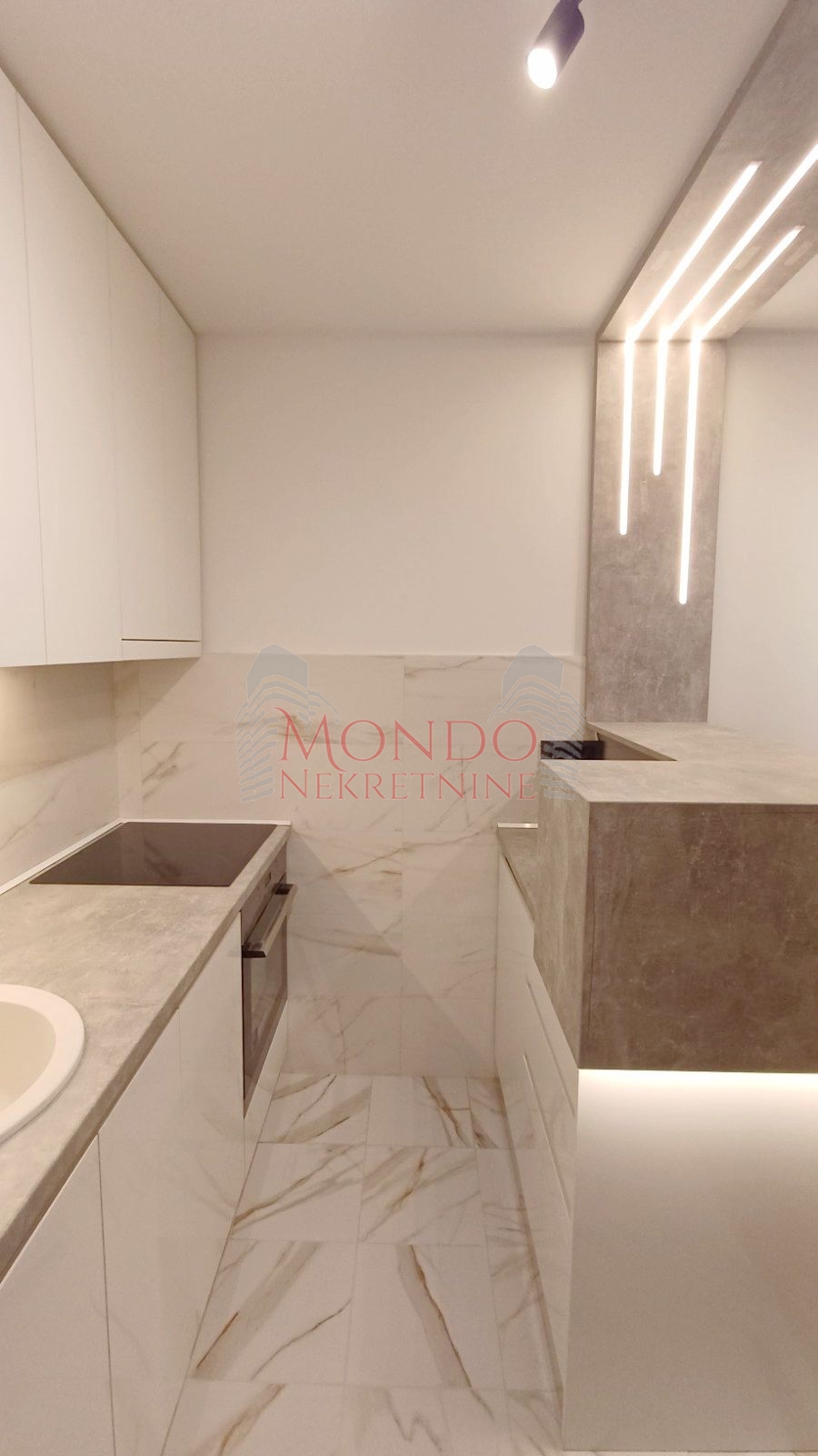 Jednoiposban stan u novoj zgradi preko puta parka Cair, garaza 6