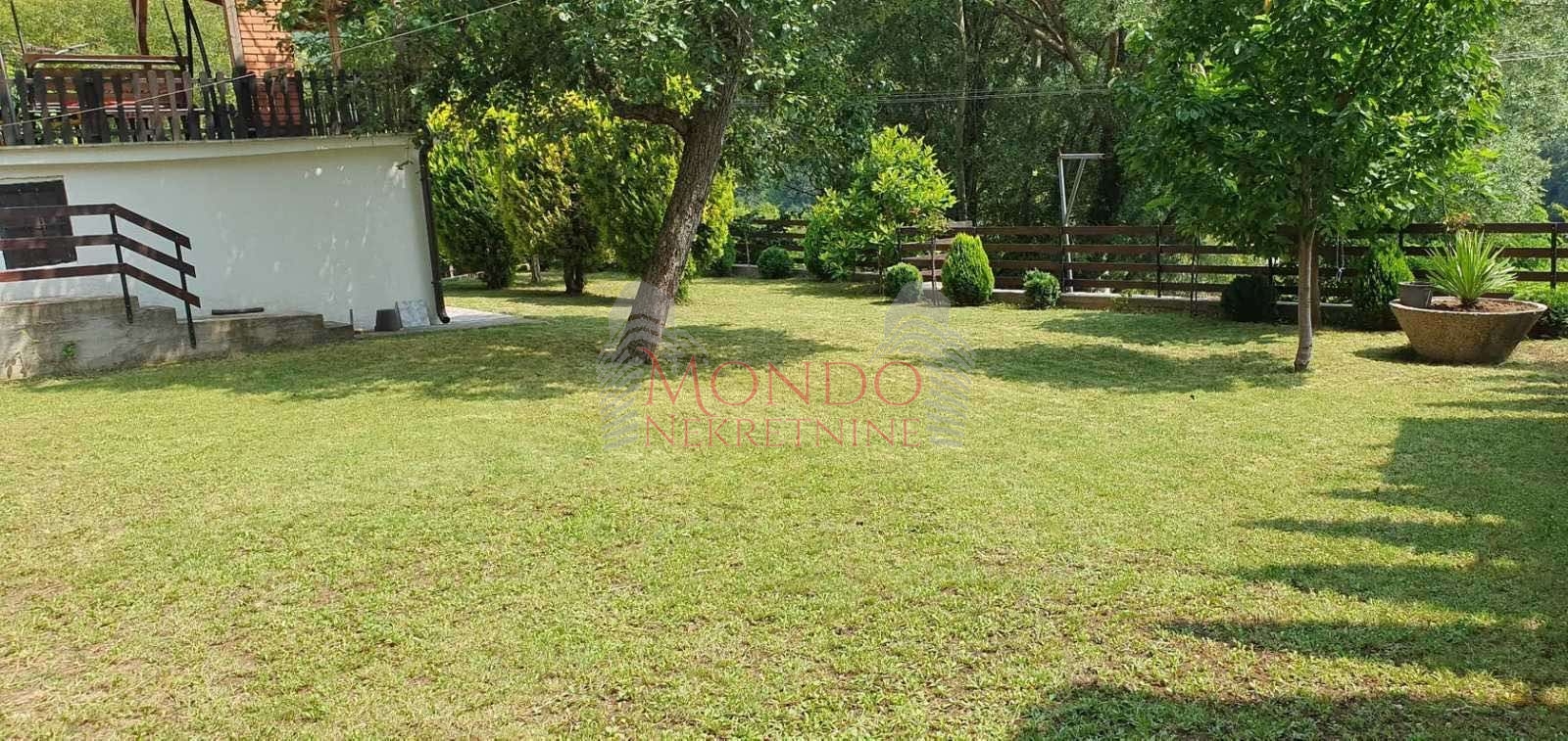 Na prodaju vikendica u vikend naselju Sicevo sa pogledon na klisuru 2