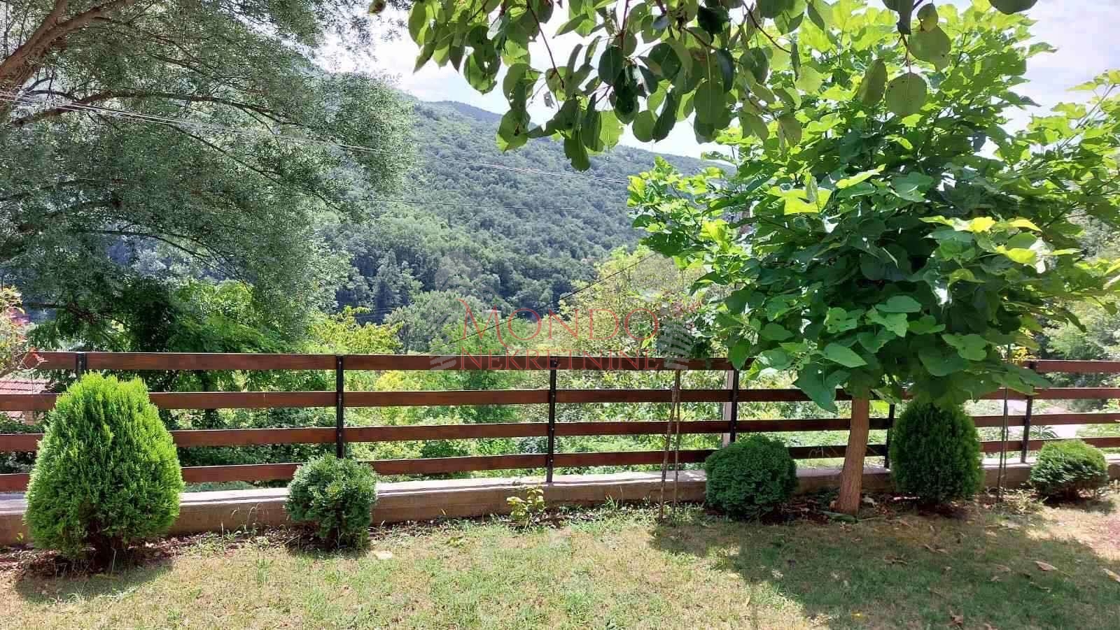 Na prodaju vikendica u vikend naselju Sicevo sa pogledon na klisuru 8