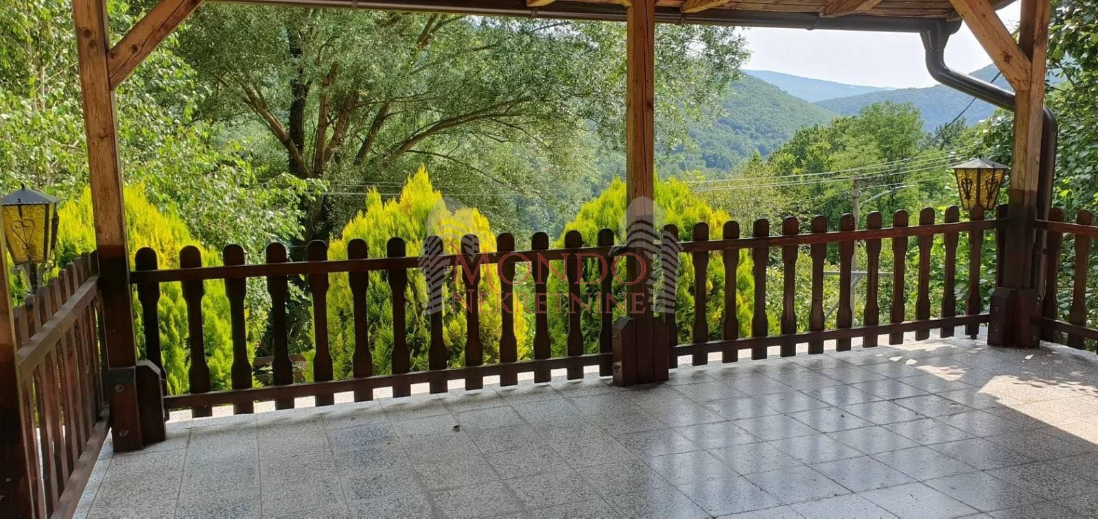 Na prodaju vikendica u vikend naselju Sicevo sa pogledon na klisuru 12