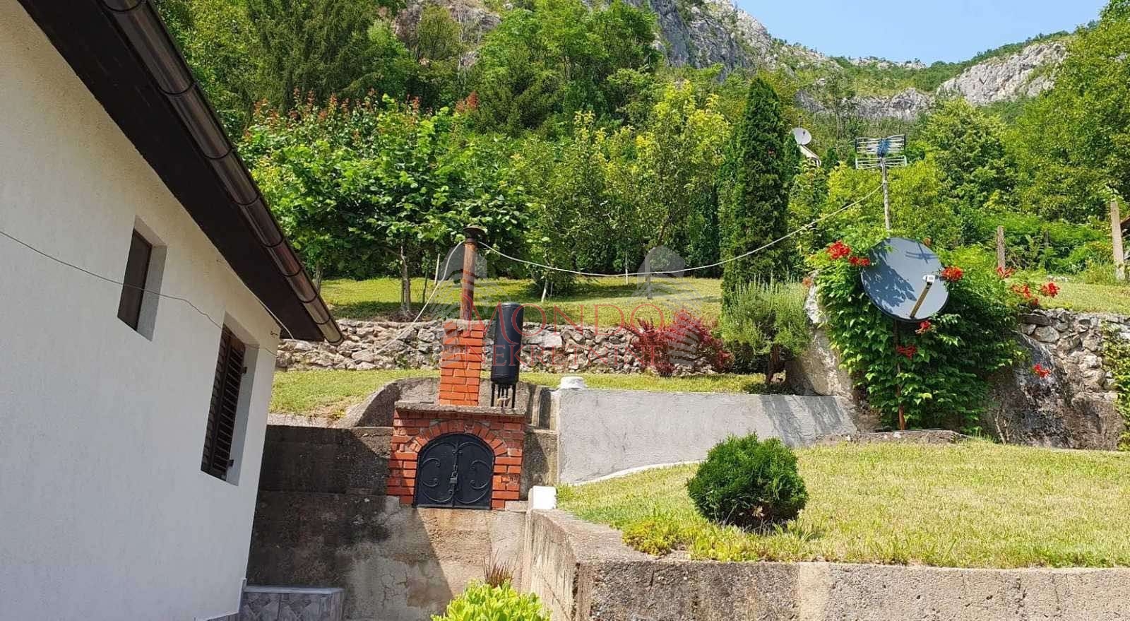 Na prodaju vikendica u vikend naselju Sicevo sa pogledon na klisuru 4