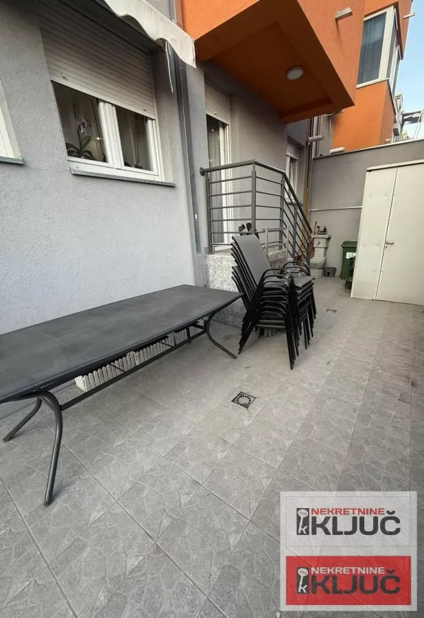 ADICE, 61m2+dvorište, Trosoban, Namešten, Parking 4