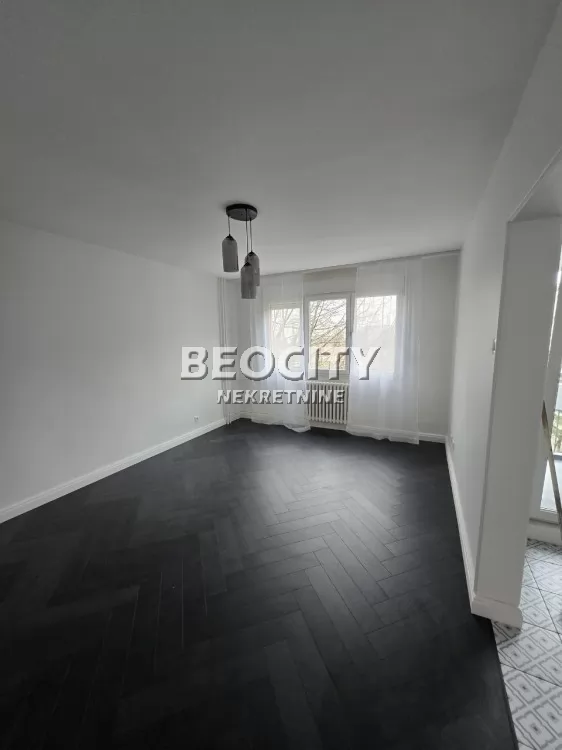 Dvosoban stan, 68 m2, Zemun ID: 129972 3