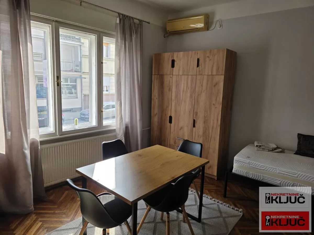 Odlican jednosoban stan u centru grada 3