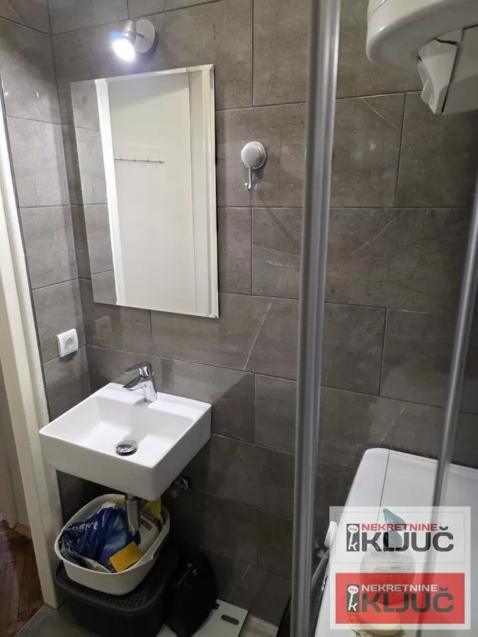 Odlican jednosoban stan u centru grada 7