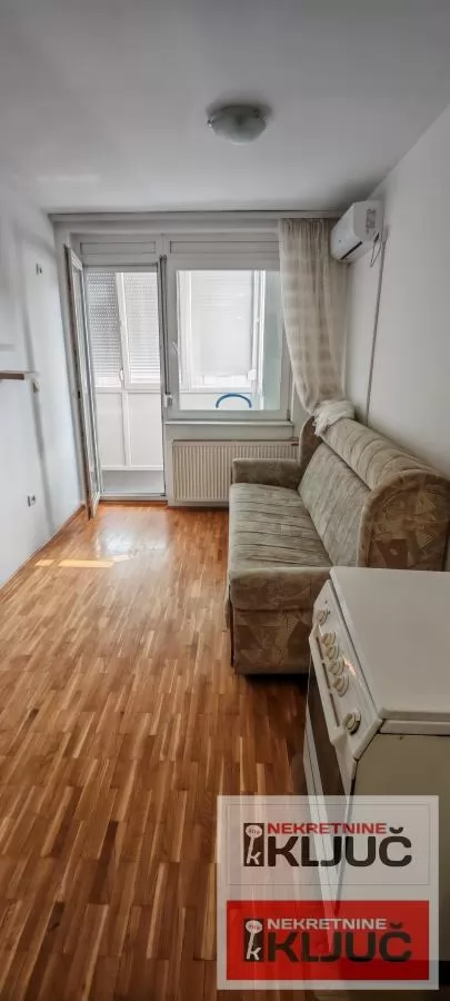 Odlican manji Jednoiposoban stan na dobroj lokaciji na Z.stanici/Pored LIDLA/ 1