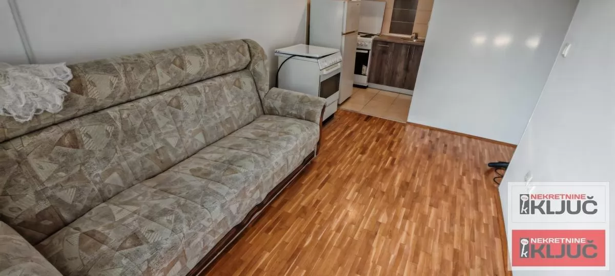 Odlican manji Jednoiposoban stan na dobroj lokaciji na Z.stanici/Pored LIDLA/ 3