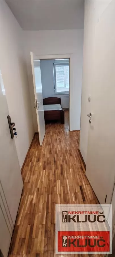 Odlican manji Jednoiposoban stan na dobroj lokaciji na Z.stanici/Pored LIDLA/ 4