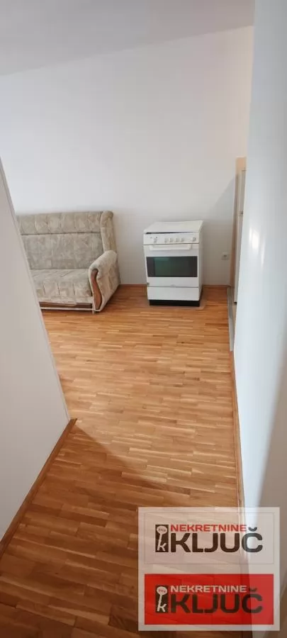Odlican manji Jednoiposoban stan na dobroj lokaciji na Z.stanici/Pored LIDLA/ 6
