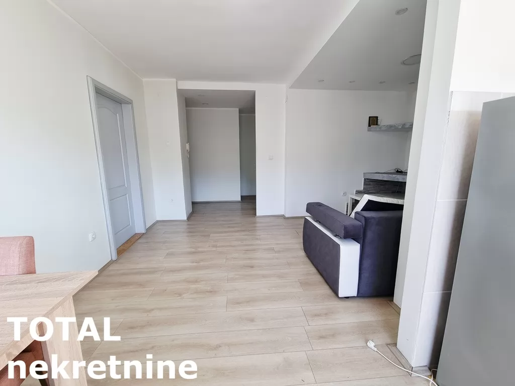Stanovi,NOVI SAD,CENTAR,kv: 50.00, € 400, ID: 9189886 8