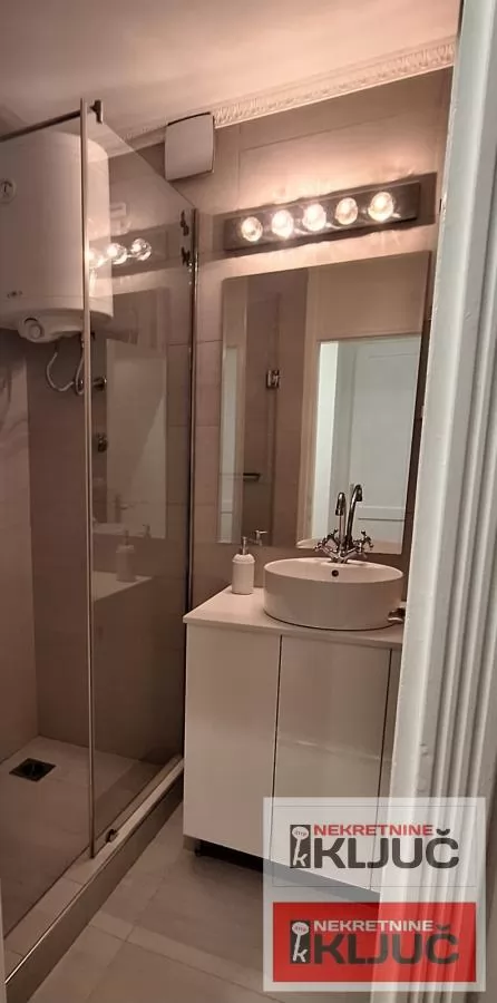 BULEVAR, 60m2, Dvosoban, Renoviran može Dvoiposoban 11