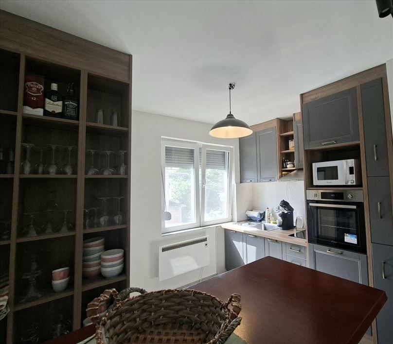 Odličan 3 0 stan sa dvorištem  61m2  Pašino brdo 2