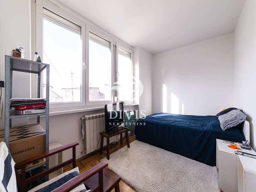 Svetao stan u Mileševskoj  blizu Crvenog krsta  42m2 5