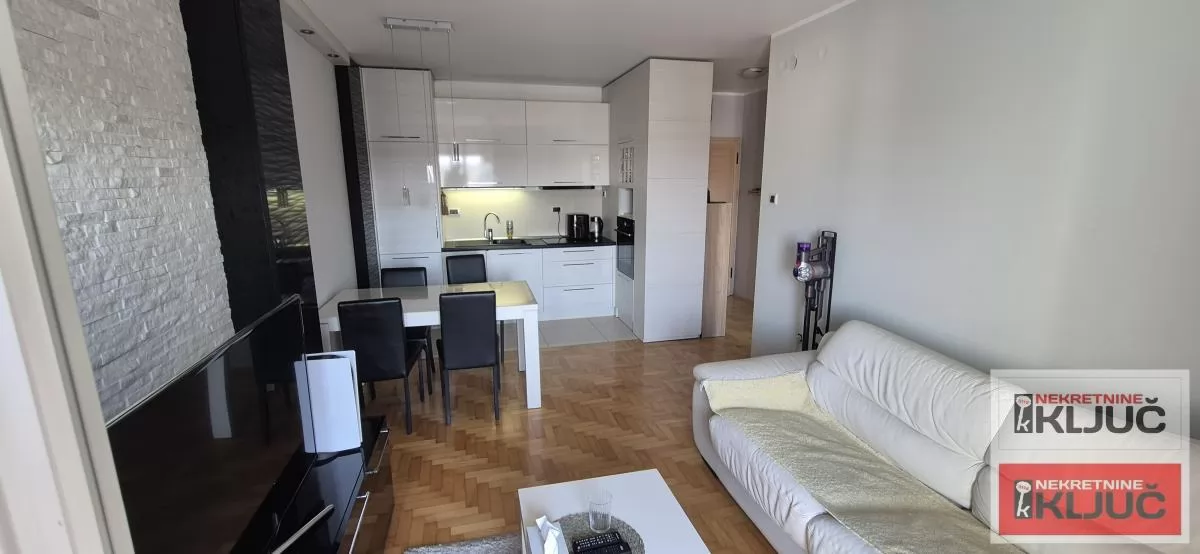 BULEVAR EVROPE, 42m2, Dvosoban, Moderno namešten 4