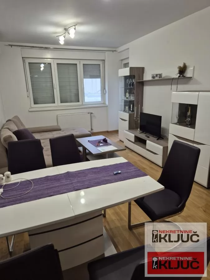 CENTAR IZDAJE SE DVOIPOSOBAN NAMEŠTEN STAN 3