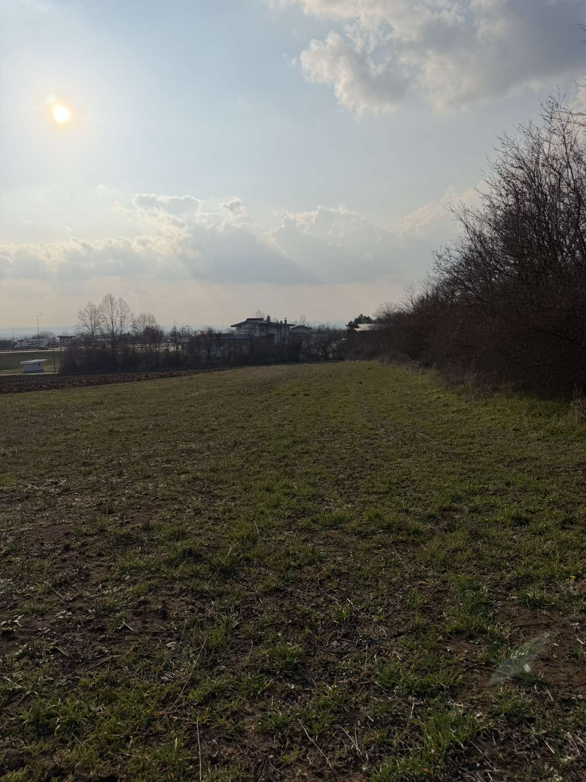 Prodajem gradjevinsko zemljiste u industrijskoj zoni Pojate 1