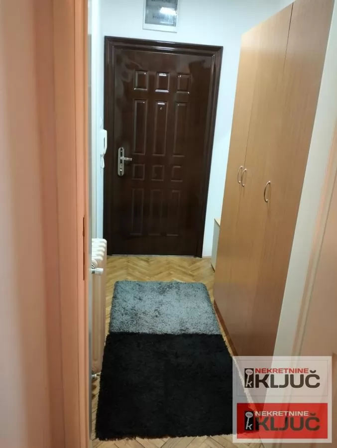 Odlicna garsonjera u blizini Sajma 5