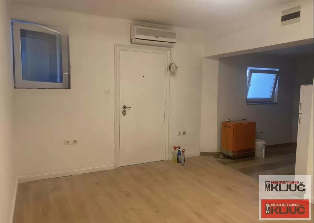 CENTAR-STARI GRAD, 26m2, Garsonjera, Useljiva 1