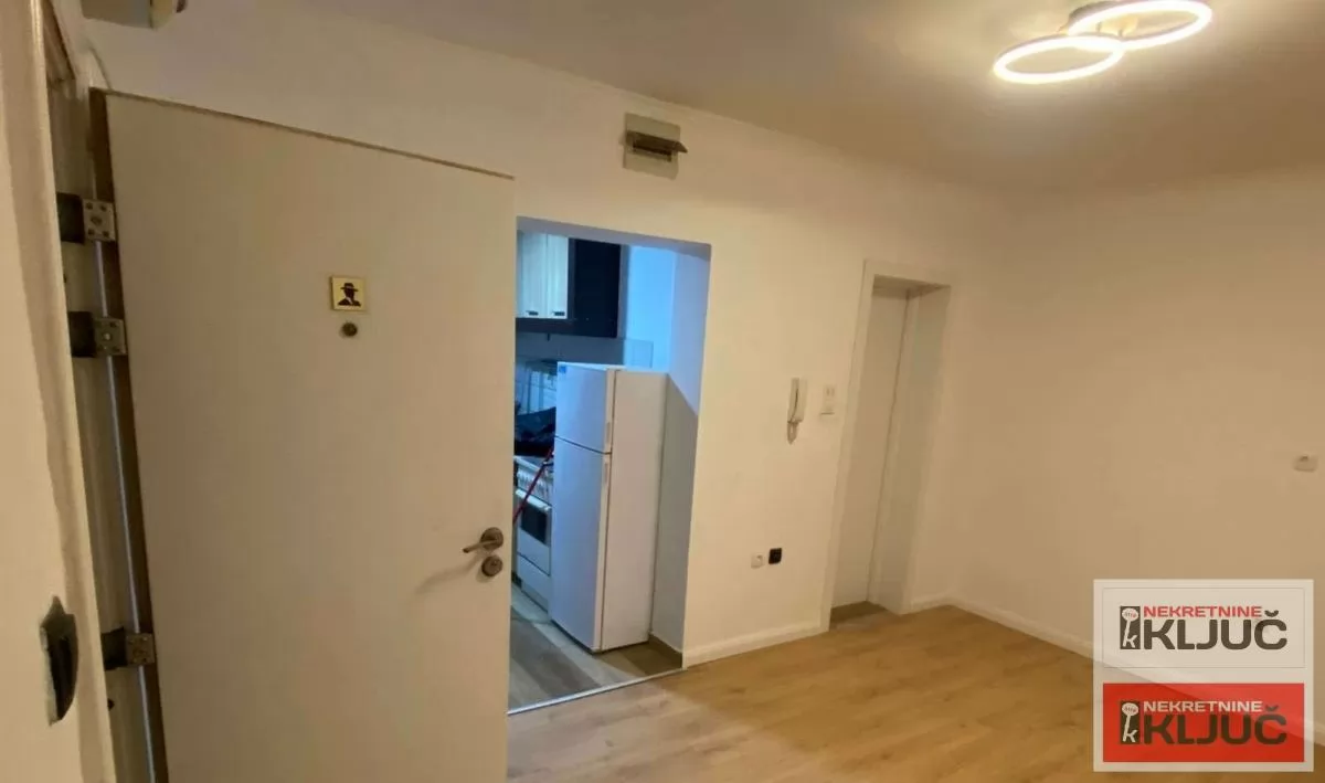 CENTAR-STARI GRAD, 26m2, Garsonjera, Useljiva 4