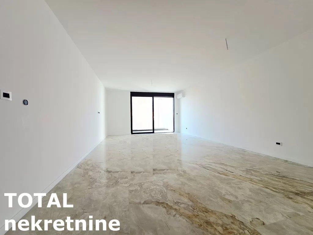 Poslovni prostori,NOVI SAD,CENTAR,kv: 61.00, € 915, ID: 9189895 1