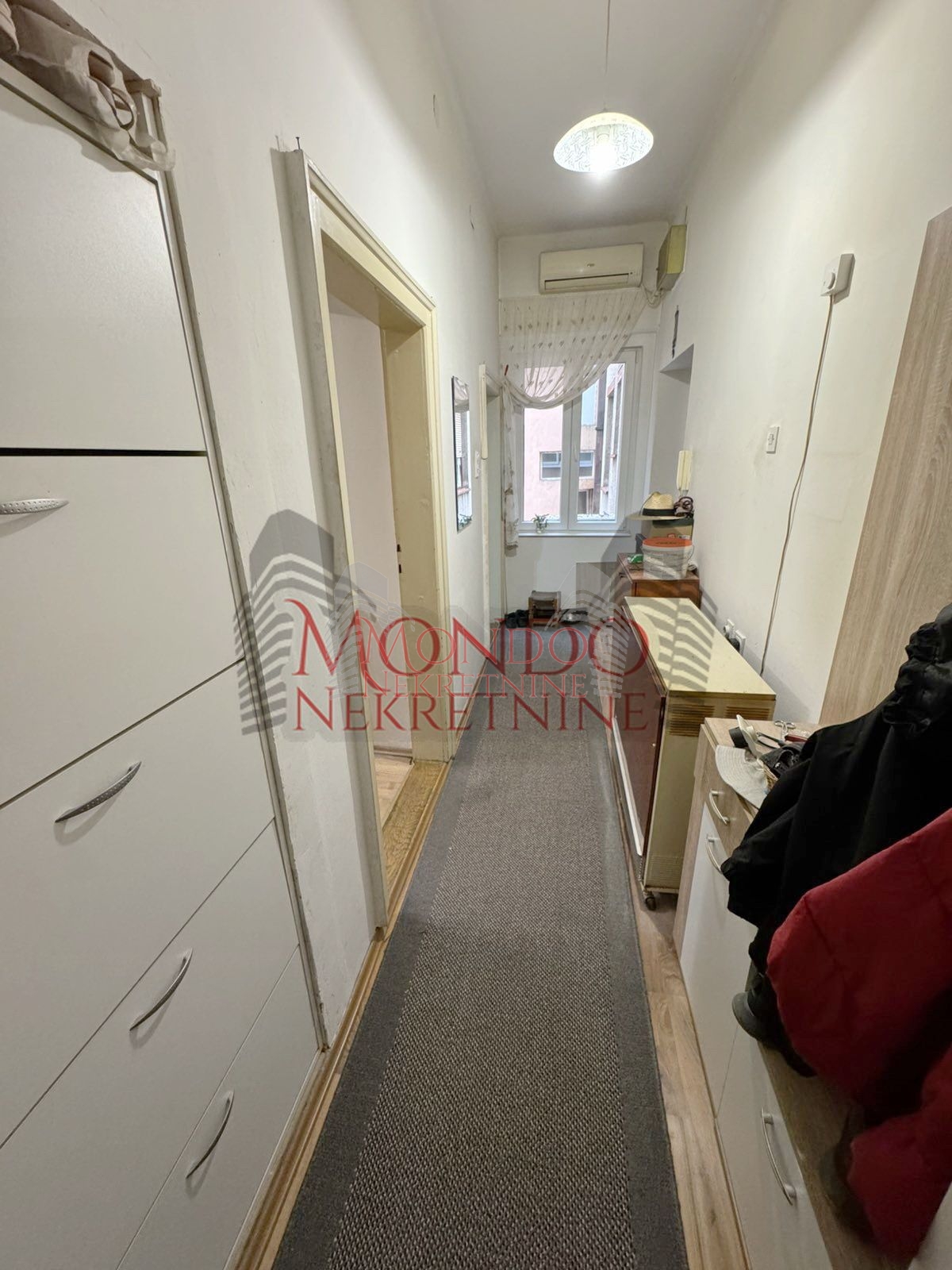 Dvoiposoban stan u blizini parka Cair i OS Ucitelj Tasa 12