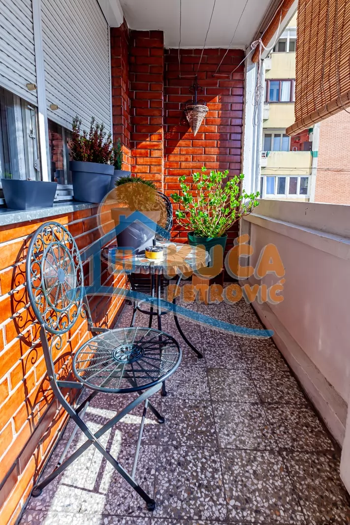 Dvosoban stan, 70 m2, Park Svetog Save, Pariske komune ID: p-016016 2