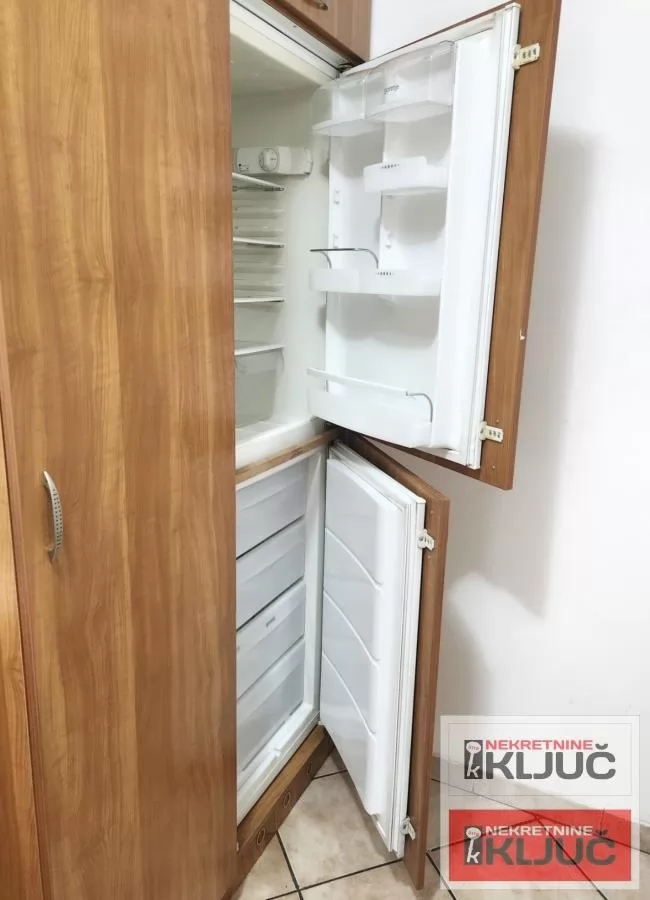 GRBAVICA IZDAJE SE DVOSOBAN NAMEŠTEN STAN 15