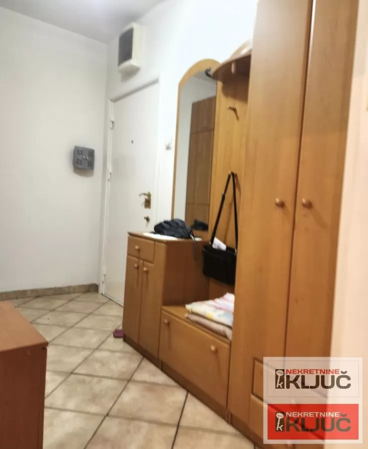 GRBAVICA IZDAJE SE DVOSOBAN NAMEŠTEN STAN 17