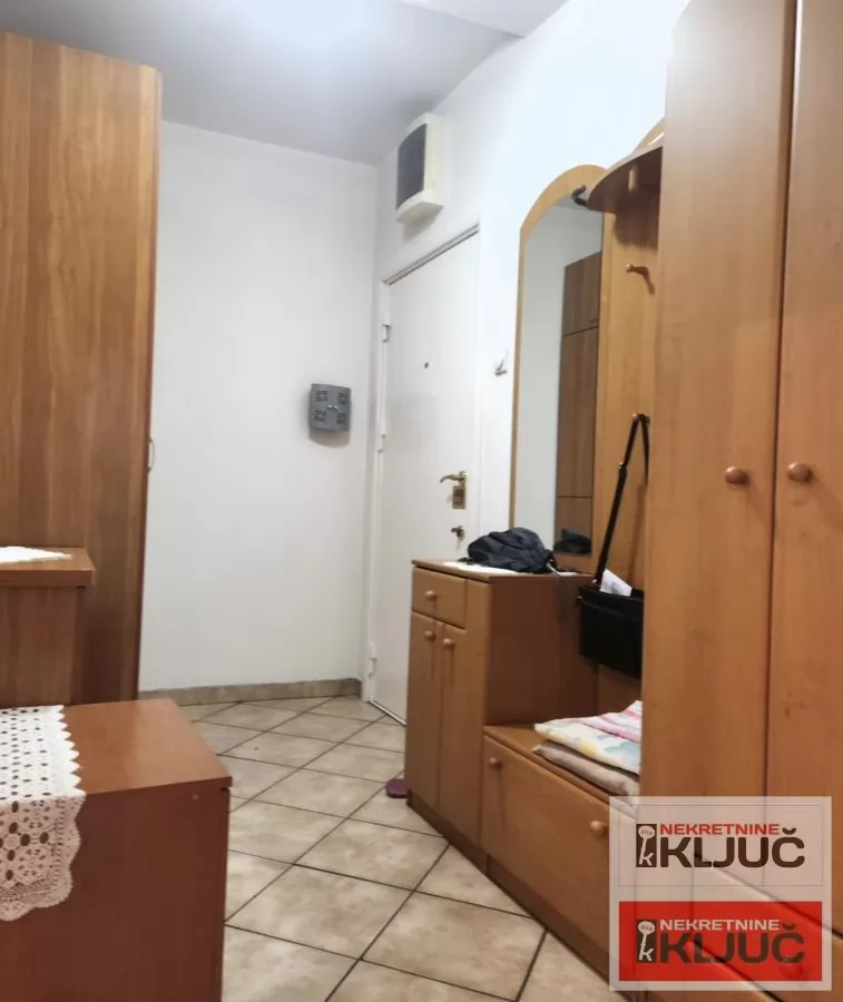 GRBAVICA IZDAJE SE DVOSOBAN NAMEŠTEN STAN 18