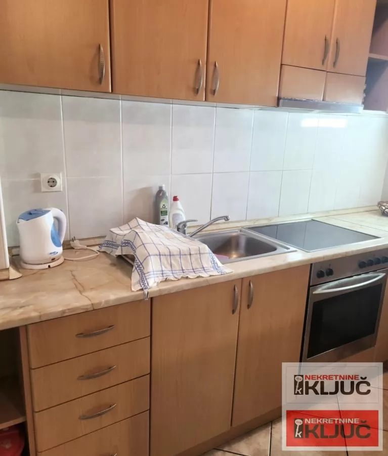 GRBAVICA IZDAJE SE DVOSOBAN NAMEŠTEN STAN 8