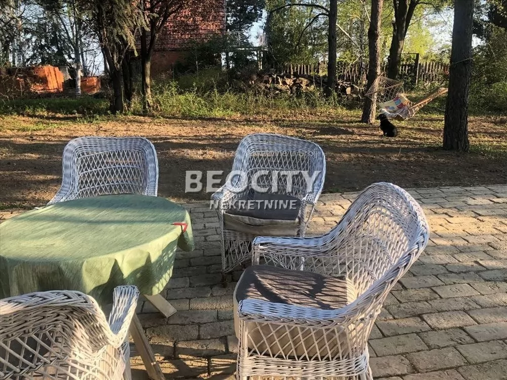 Plac, Novi Sad, Brestovi ID: 130259 1