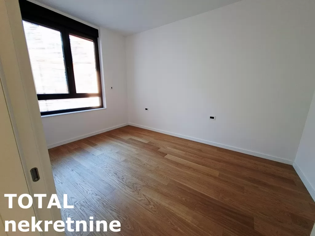 Poslovni prostori,NOVI SAD,CENTAR,kv: 112.00, € 1680, ID: 9189892 6