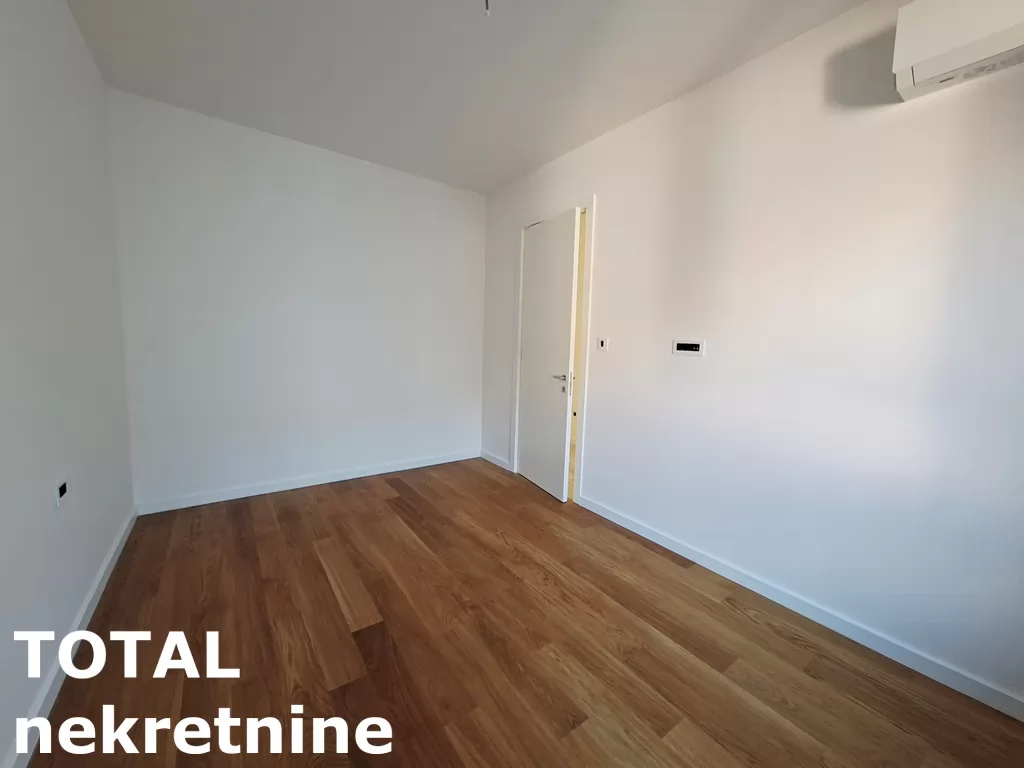 Poslovni prostori,NOVI SAD,CENTAR,kv: 112.00, € 1680, ID: 9189892 7