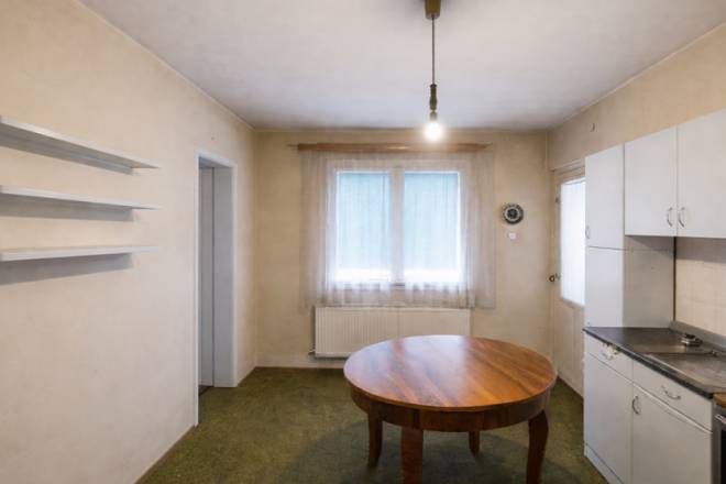 Trosoban stan u ulici Zmaja od Noćaja  Dorćol 94m2 parking 2