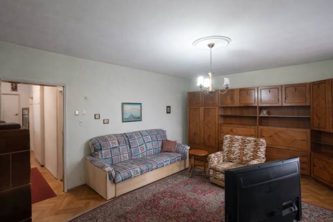 Trosoban stan u ulici Zmaja od Noćaja  Dorćol 94m2 parking 4