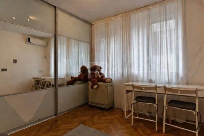 Vračar  Šumatovačka  3 0 stan bez lifta  64m2 2