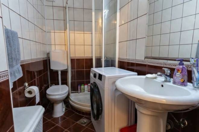 Vračar  Šumatovačka  3 0 stan bez lifta  64m2 5