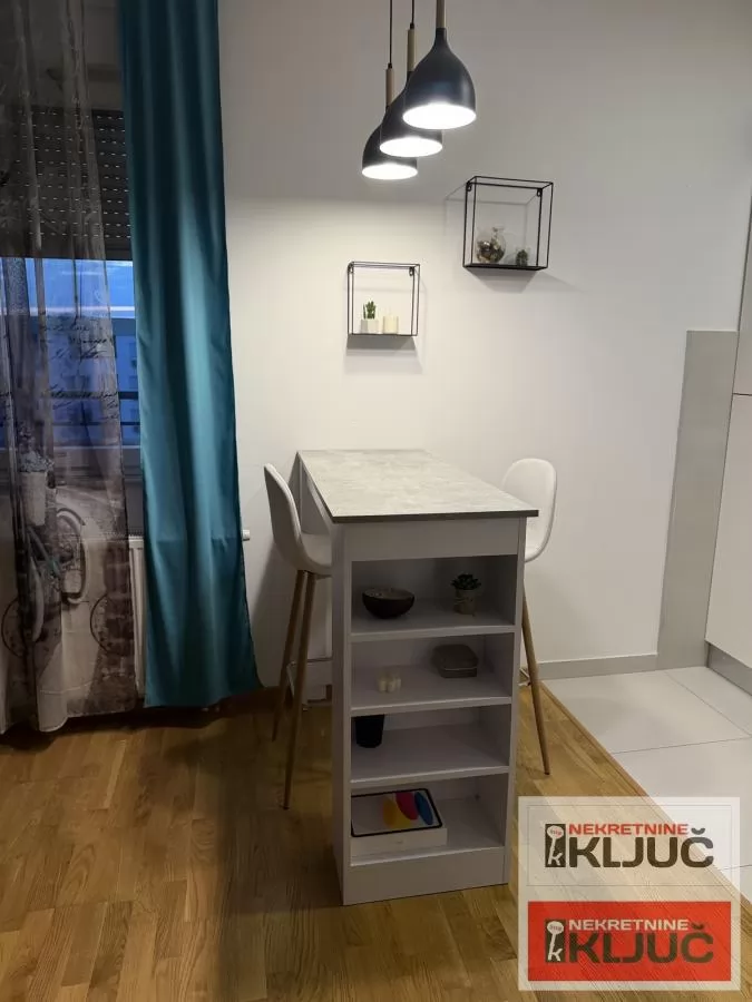 SOCIJALNO-modena garsonjera sa GARAŽNIM MESTOM 1