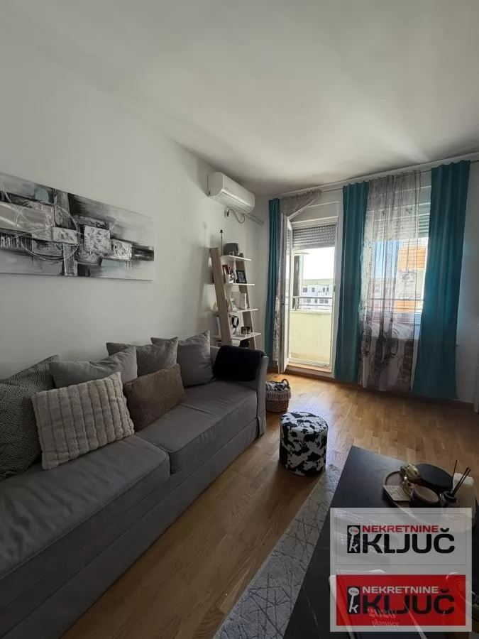 SOCIJALNO-modena garsonjera sa GARAŽNIM MESTOM 10