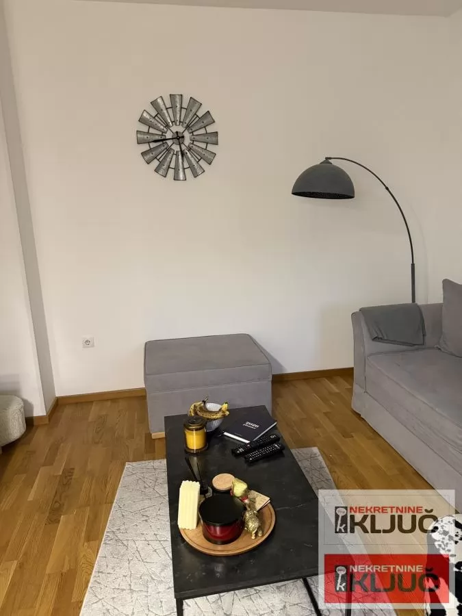 SOCIJALNO-modena garsonjera sa GARAŽNIM MESTOM 2