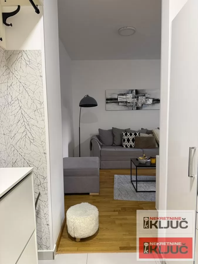 SOCIJALNO-modena garsonjera sa GARAŽNIM MESTOM 3