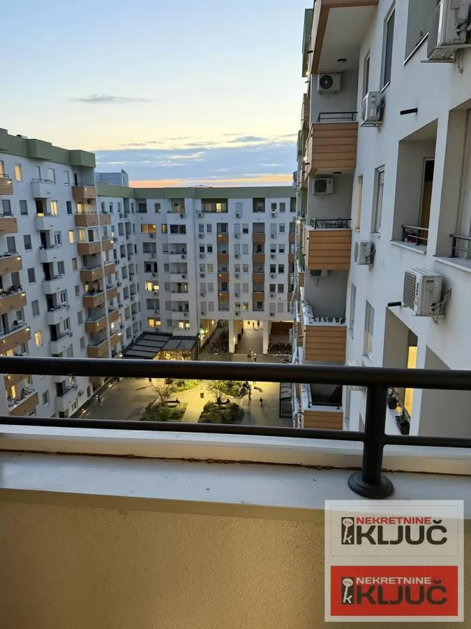 SOCIJALNO-modena garsonjera sa GARAŽNIM MESTOM 7