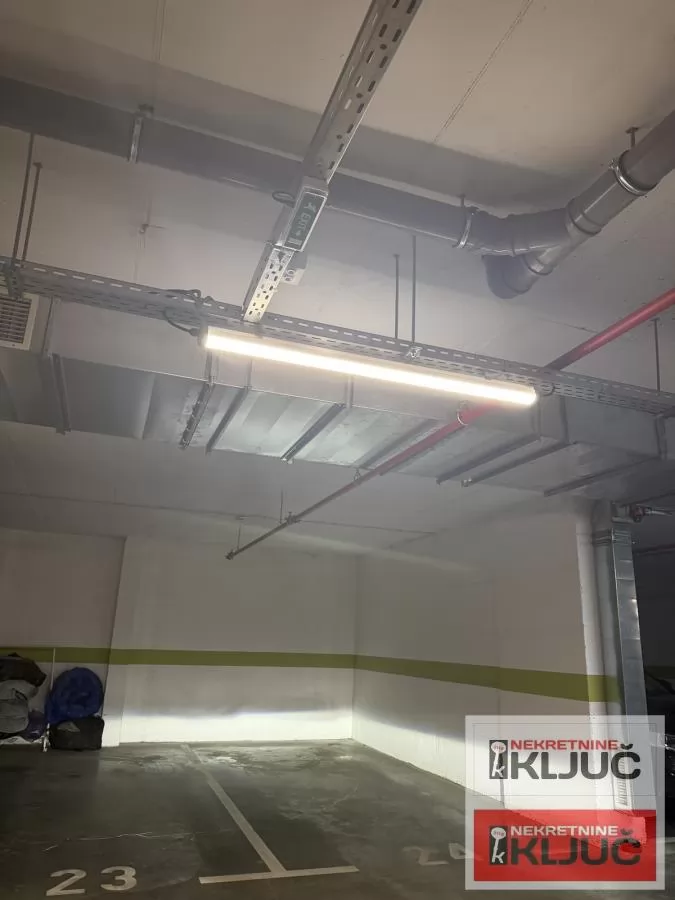 SOCIJALNO-modena garsonjera sa GARAŽNIM MESTOM 9