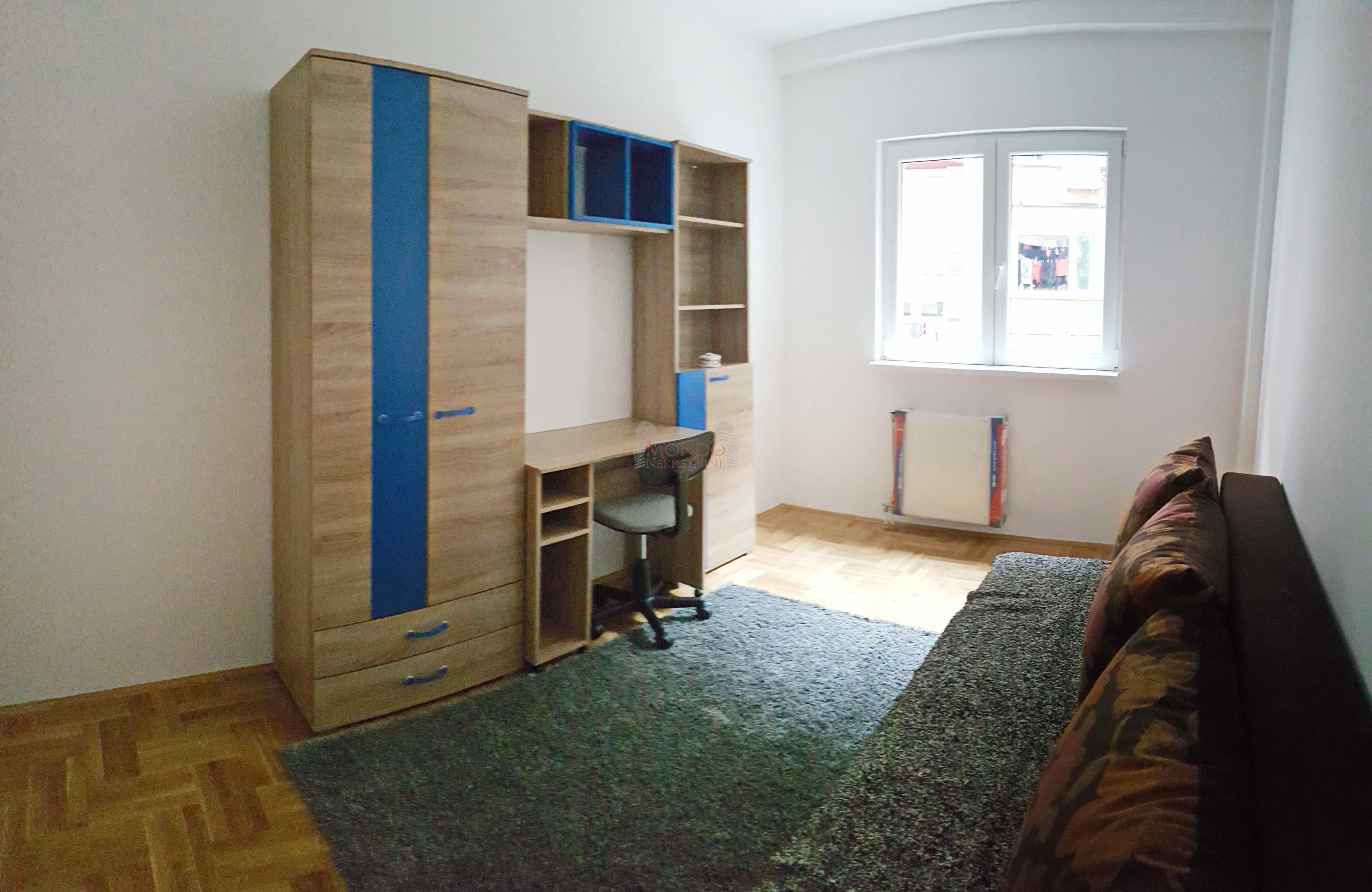 Izdaje se jednoiposoban stan u centru ul. Generala Milojka Lesjanina 5