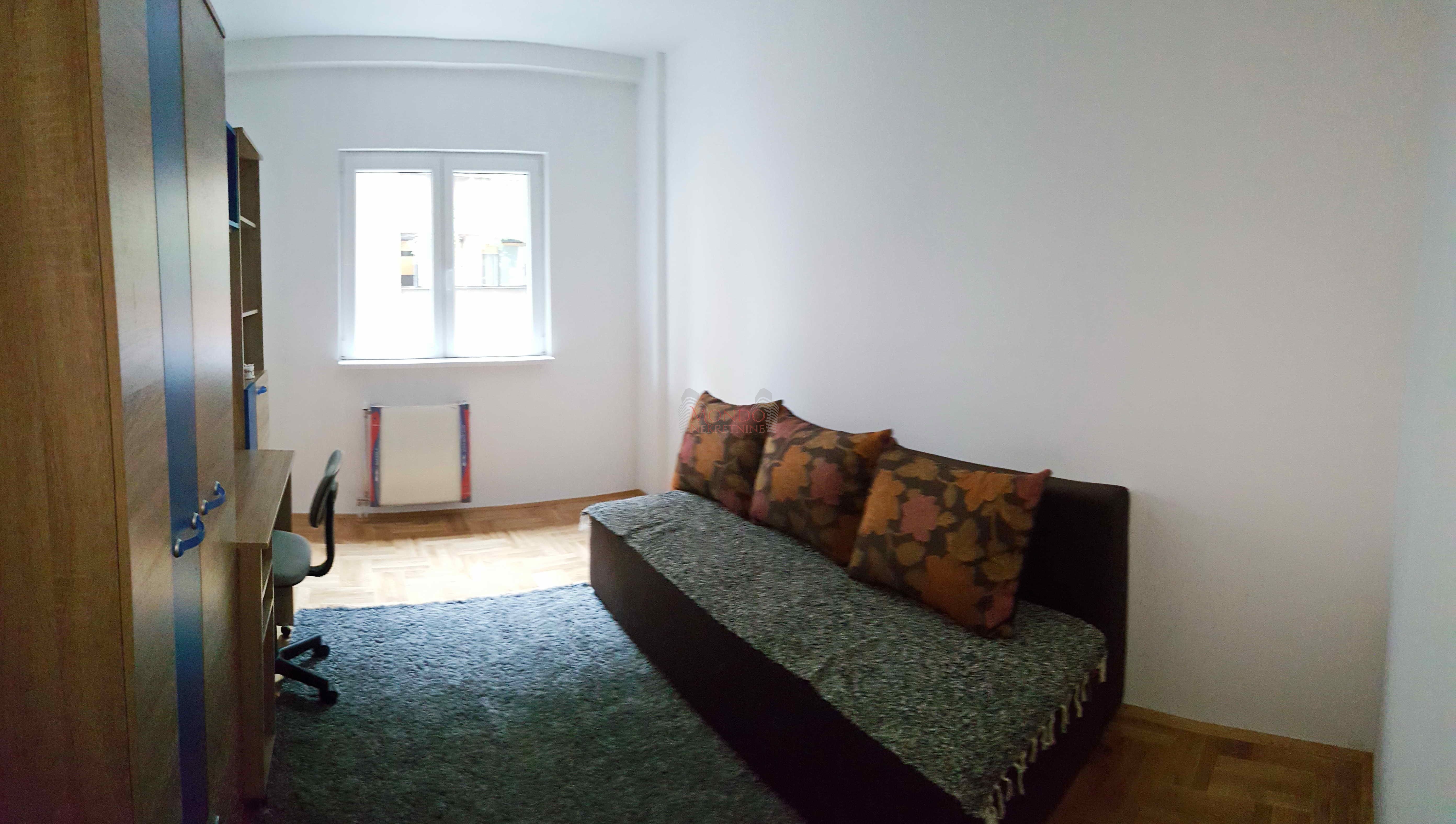 Izdaje se jednoiposoban stan u centru ul. Generala Milojka Lesjanina 4