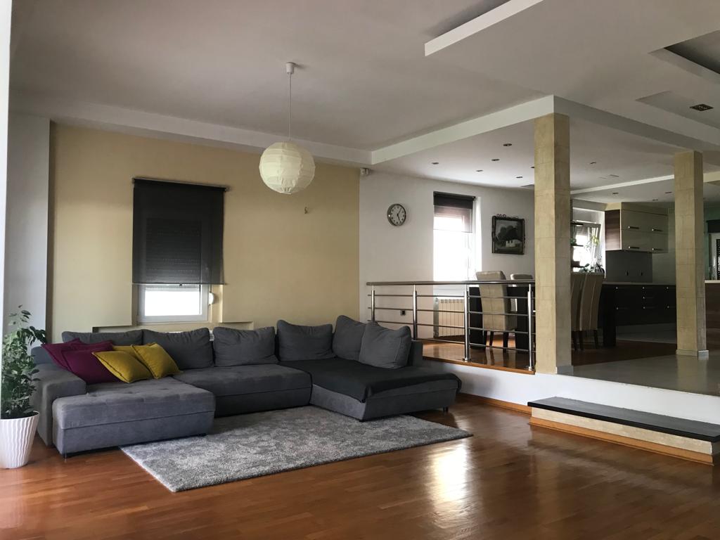 Izdaje se porodicna kuca u Zemunu 2