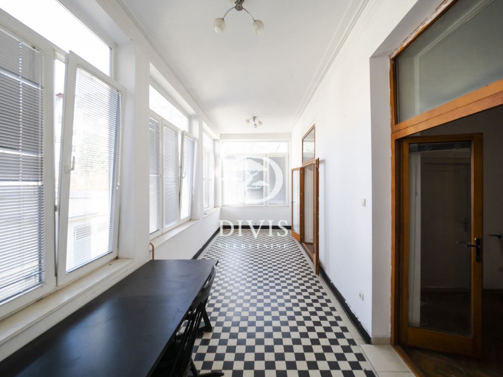 Krunska  Vračar  4 5 salonac sa dva ulaza  122m2 3