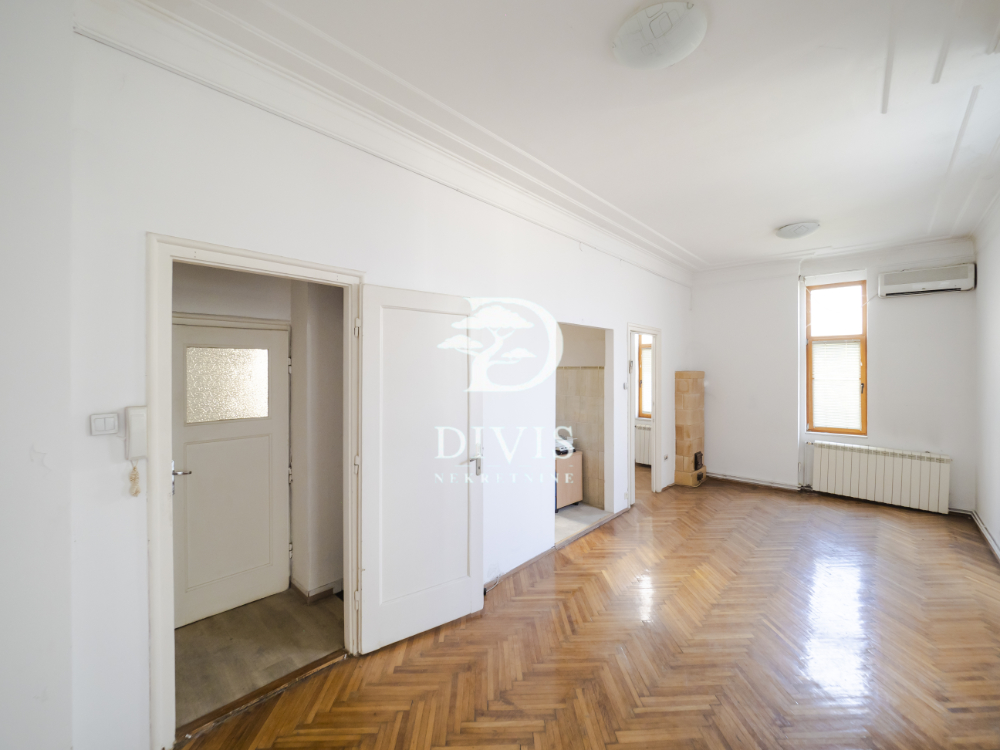 Krunska  Vračar  4 5 salonac sa dva ulaza  122m2 5